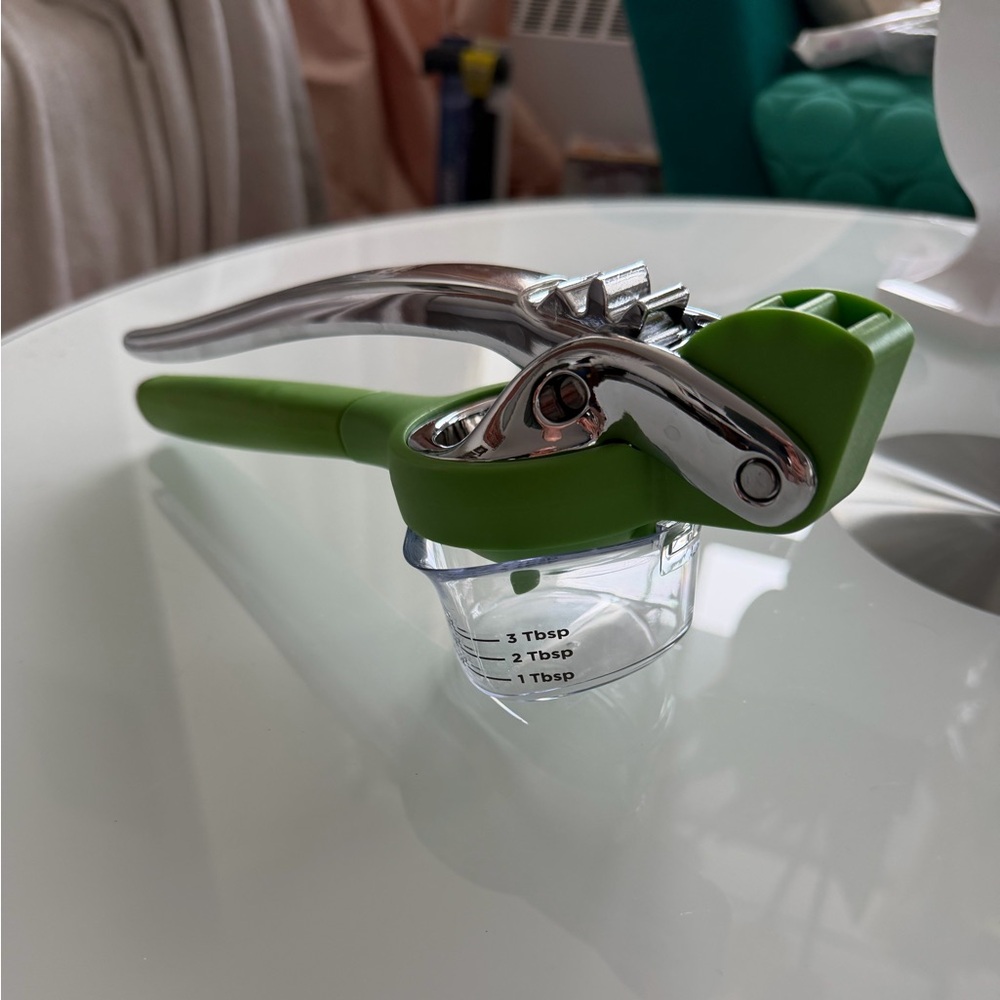 Unused William Sonoma Lime Press with Measuring Cup